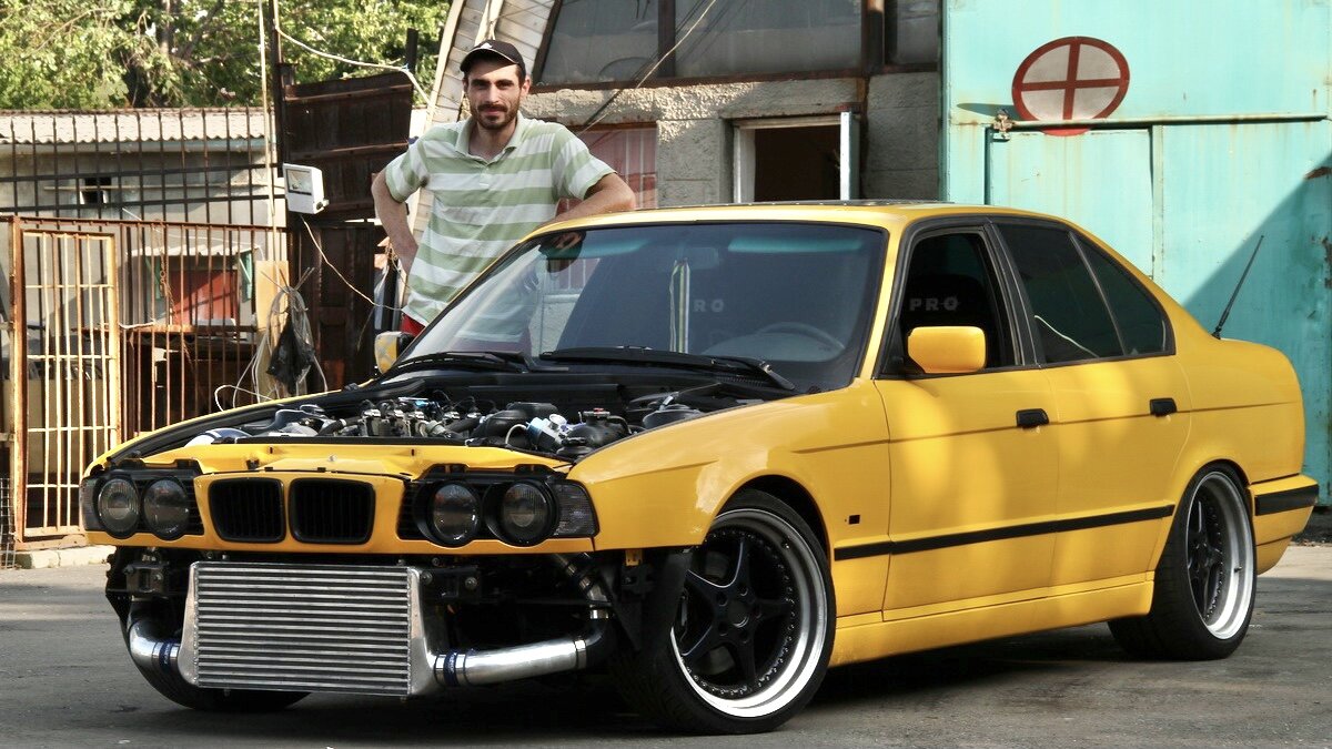 У этой ярко-жёлтой BMW 1989 года 1000+ лошадей под капотом