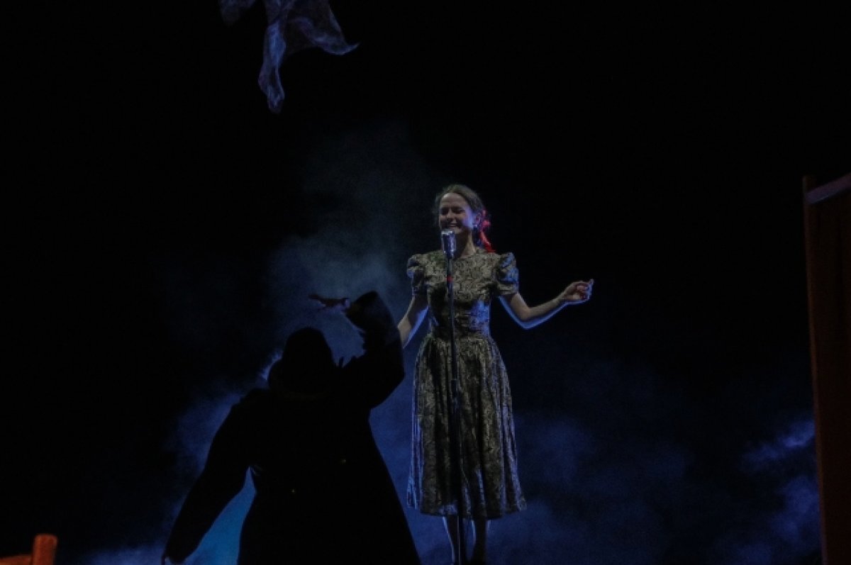    Эстетика звука очень важна для спектакля «Варшавская мелодия».