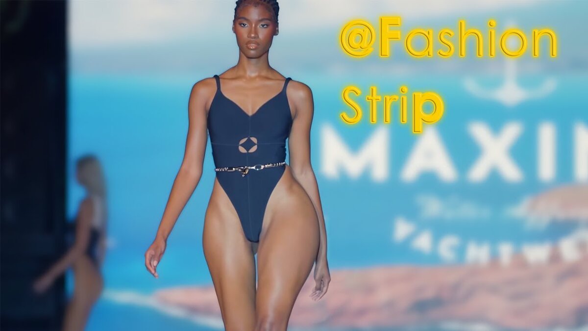 Модель в купальнике от Maxine