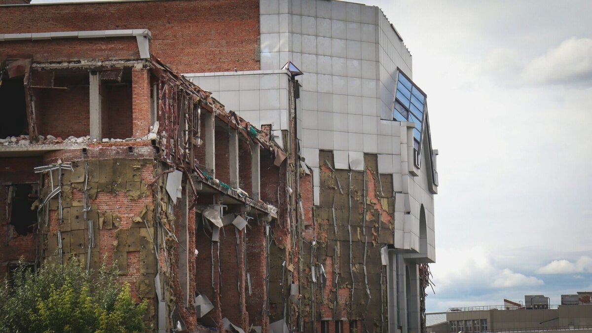     В Казани собираются снести четыре многоквартирных дома, расположенных в Кировском районе. Соответствующие постановления опубликовали в еженедельном сборнике документов.