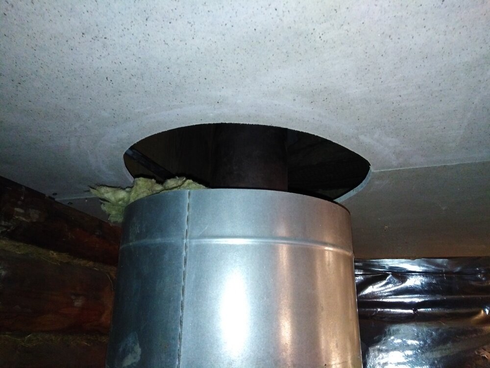 Вырезание отверстия в минеритовой плите под разделку.