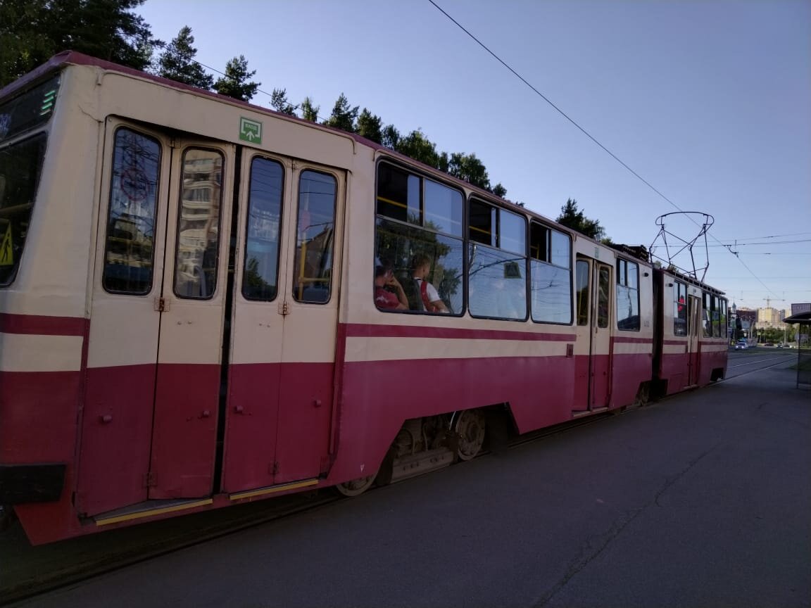 Это достаточно старенький вагон. А есть много новых. В следующих заметках фото будут. 