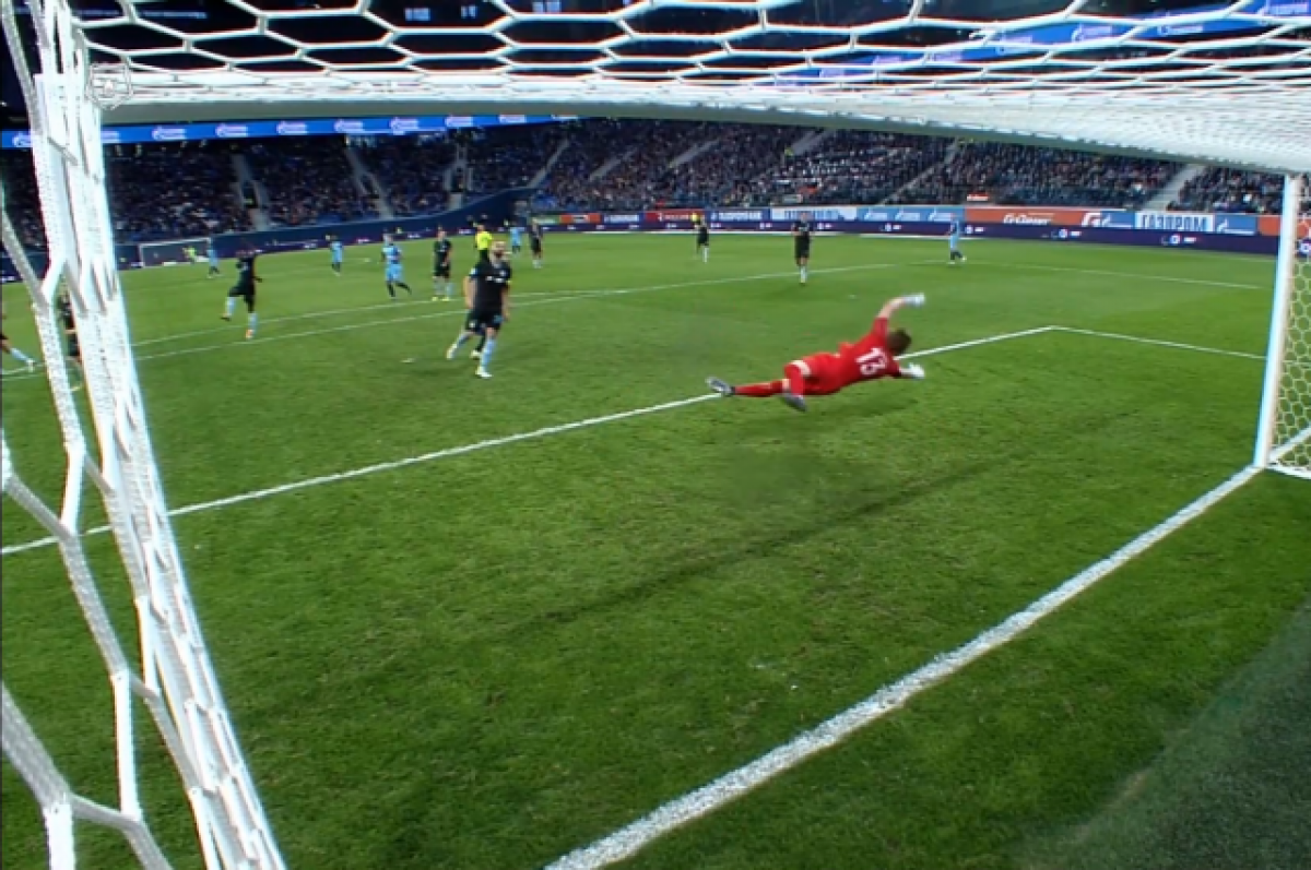    Вместо криков выступивших против Fan ID фанатов «Зенита» включили интершум