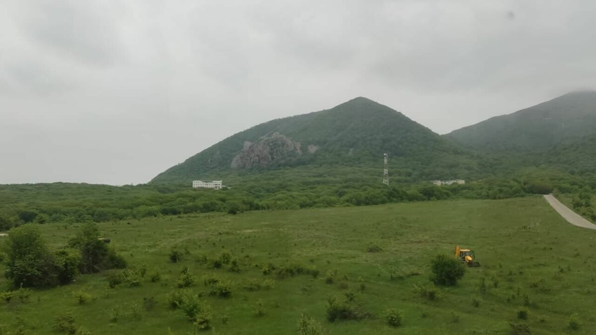     Курортная зона Кавказских Минеральных Вод все больше застраивается объектами частной собственности. Против этого выступают местные жители. Об этом NewsTracker рассказала юрист и гражданская активистка Екатерина Кузнецова.