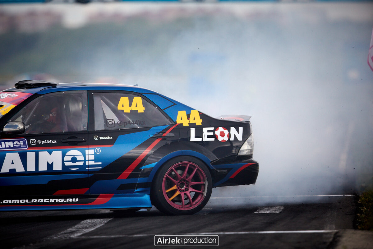 Проезд внешней клиппинг зоны пилотом команды AIMOL Екатериной Набойченко, RDS GP 2020, 1-й этап