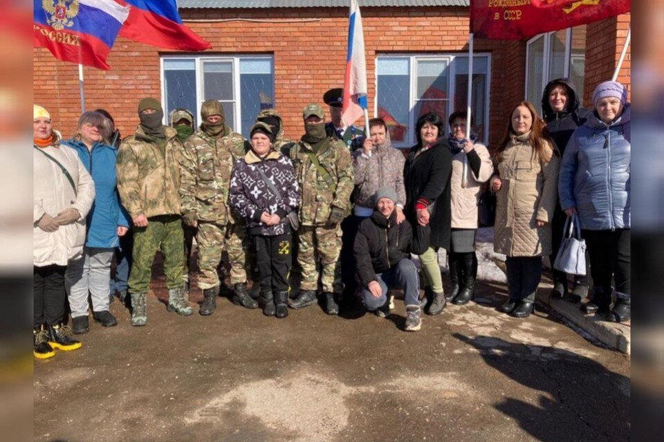     Родные и близкие добровольцев организовали торжественную встречу для участников конвоя. Фото: orenburzhie.ru