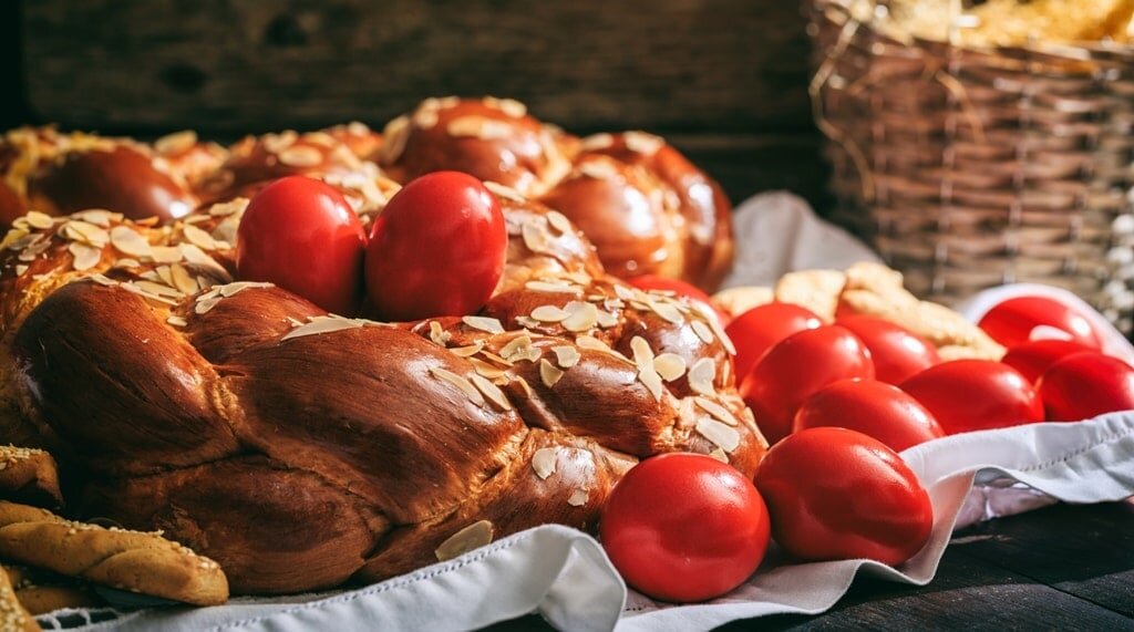 Цуреки греческий Пасхальный кулич