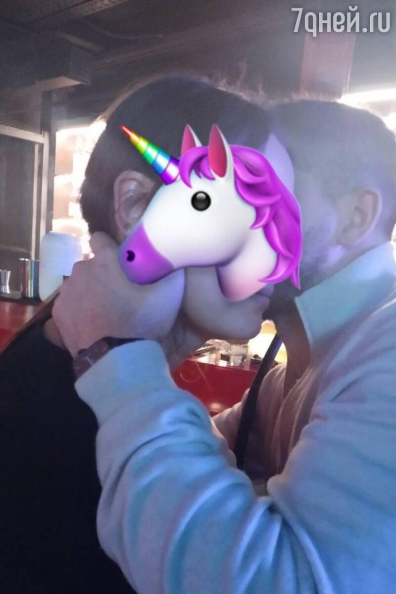    Вячеслав Дайчев с незнакомкой Telegram-канала Anshlak