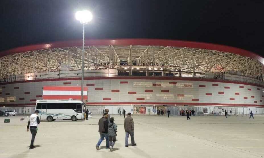    «Анталья Арена» была построена в 2015 году и вмещает 32 тысячи болельщиков. Фото: Антон Ратников