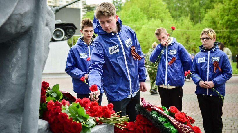    Церемония возложения цветов к памятнику «Родина помнит в химкинском сквере имени Марии Рубцовой в преддверии Дня Победы © Пресс-служба администрации г.о. Химки