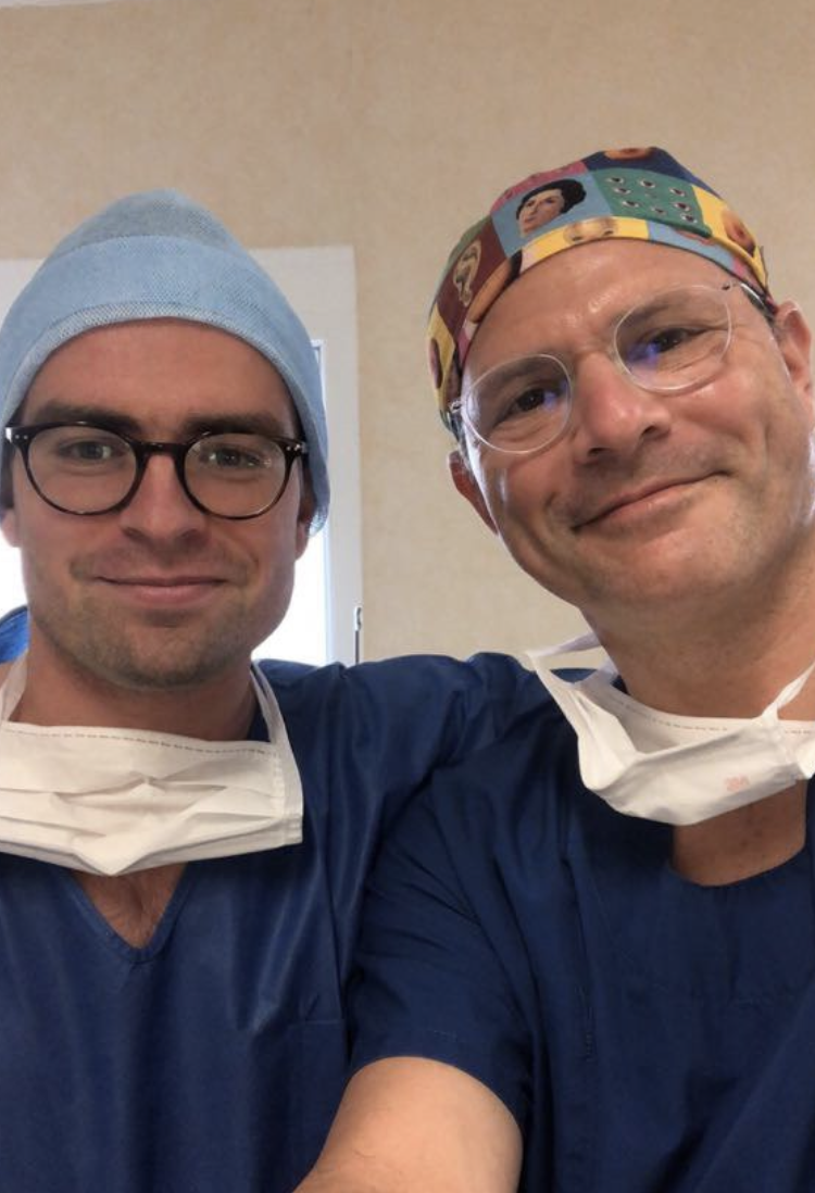 Слева - я, справа - Оливье Жербо, пластический хирург, пионер в ринопластике с использованием пьезоскальпеля