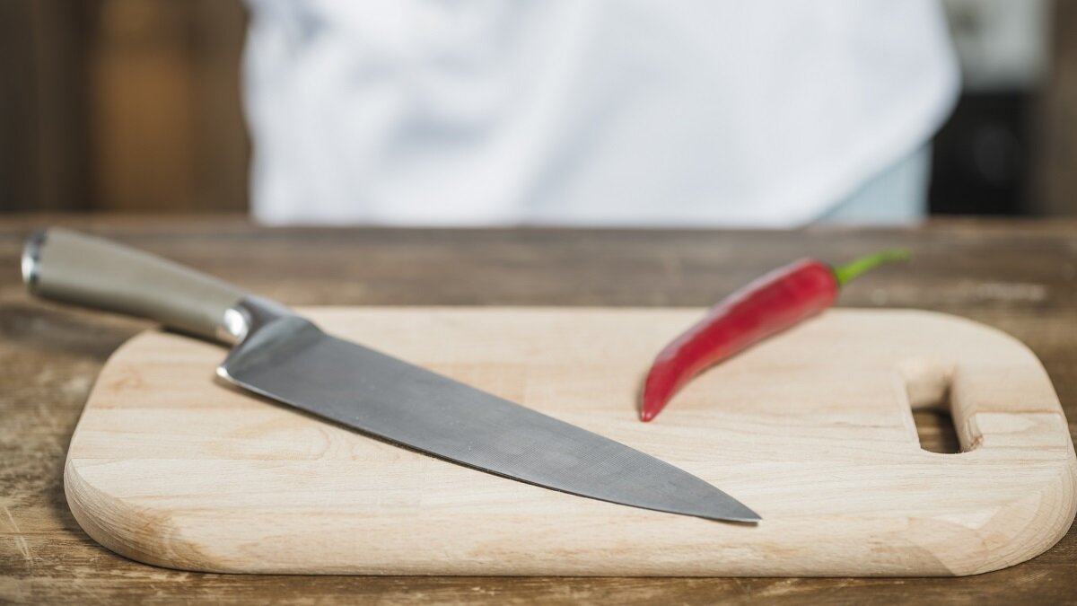 Почему нельзя есть с ножа: 7 причин