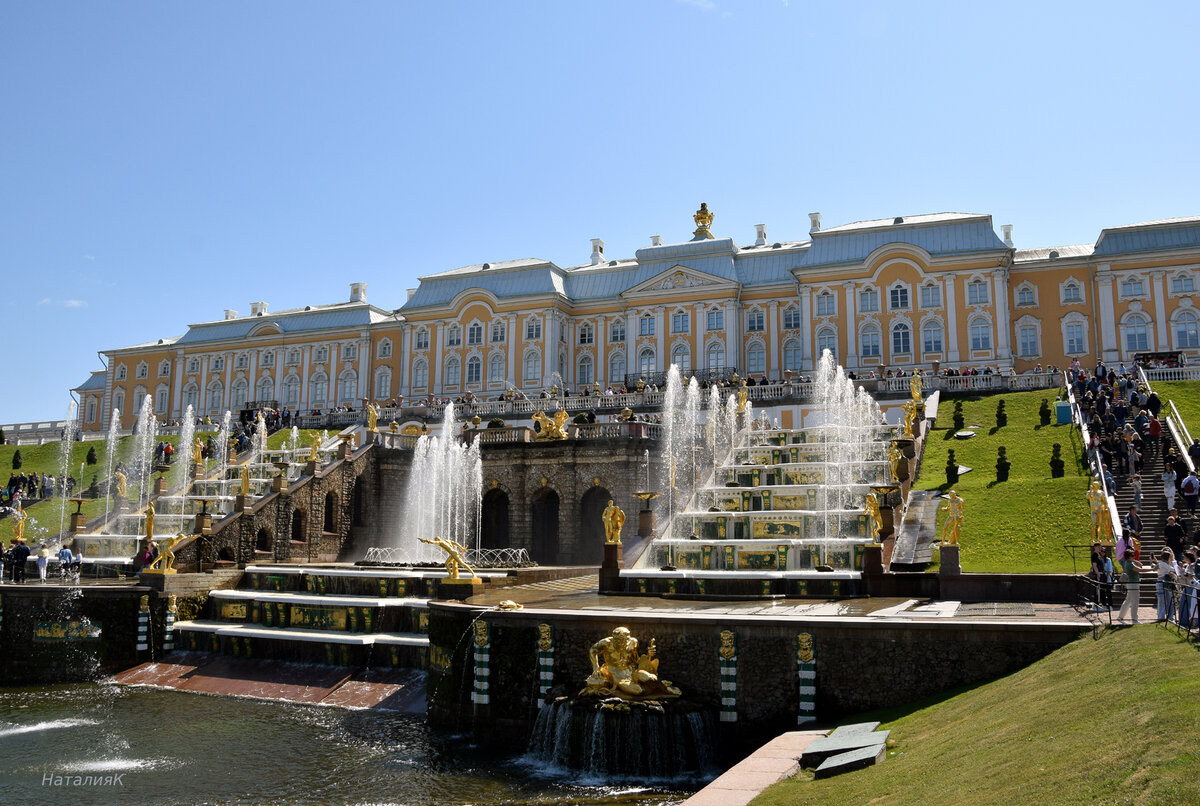 Петергоф фонтаны фото. Петергоф дворец фонтаны. Петергоф фонтаны большой петергофский дворец. Большой дворец в петергофе растрелли. Петергоф (дворцово-парковый ансамбль).