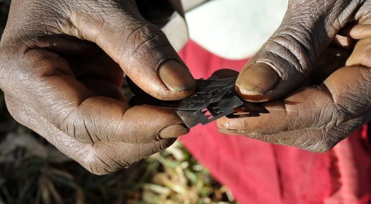женское обрезание племени самбуру. женское обрезание в африке. женское обрезание фильм сомали. женское обрезание в африке. обрезание у девочек африка.