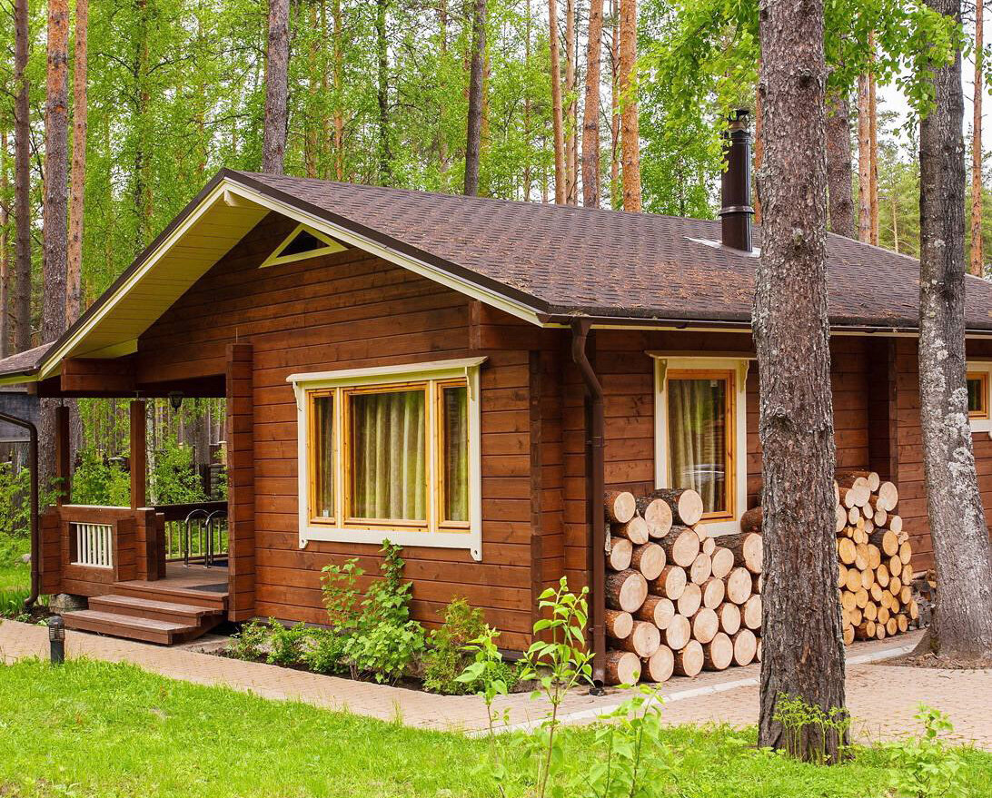 Фотография бани. Слева - вход на террасу с бассейном