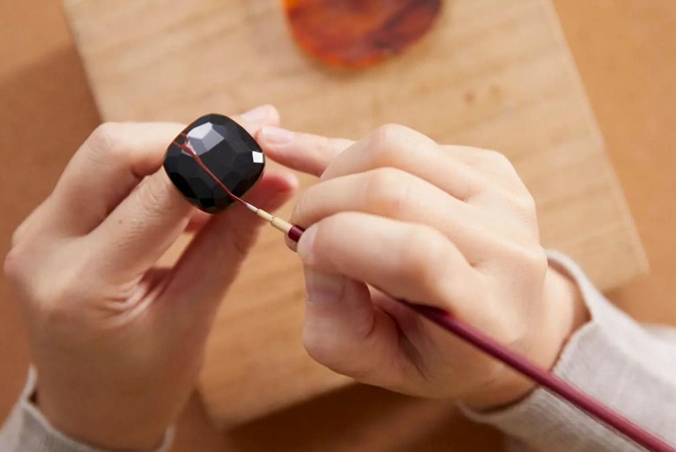 Соединение с золотом: коллекция ювелирного бренда в невероятной технике по мотивам японского искусства