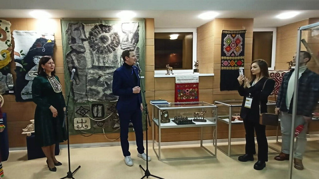    В Ханты-Мансийске открылась выставка башкирской культуры