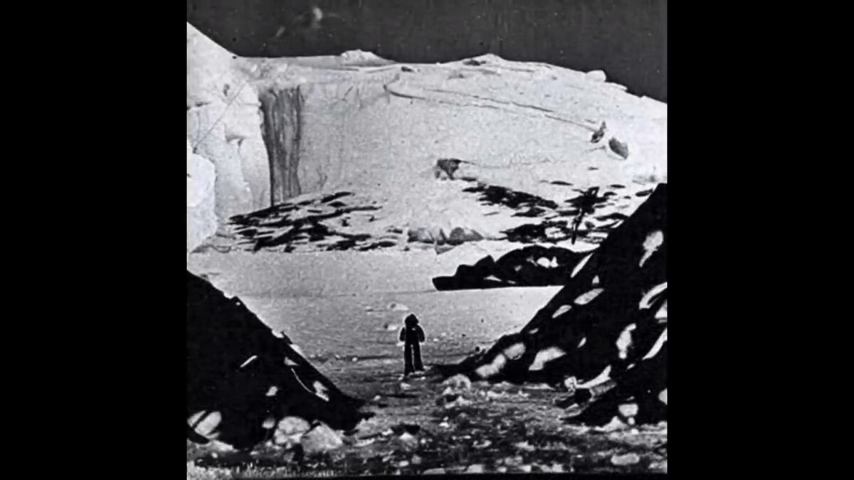 Известный полярный исследователь, один из первооткрывателей Южного полюса, капитан королевского флота Великобритании Роберт Фолкон Скотт по праву считается легендарным покорителем Антарктиды в начале-3