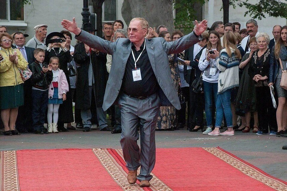     Владимир Гостюхин Анна САДОВНИКОВА