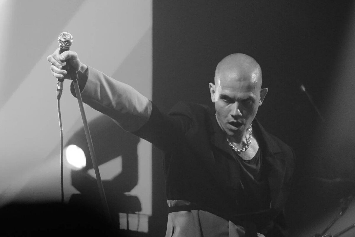 Николай Комягин - солист группы Shortparis