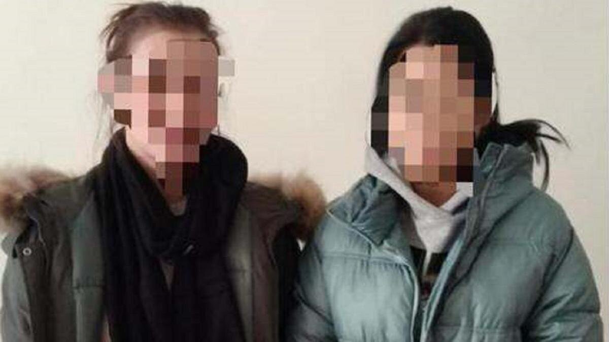    Две девушки:polisia.kz