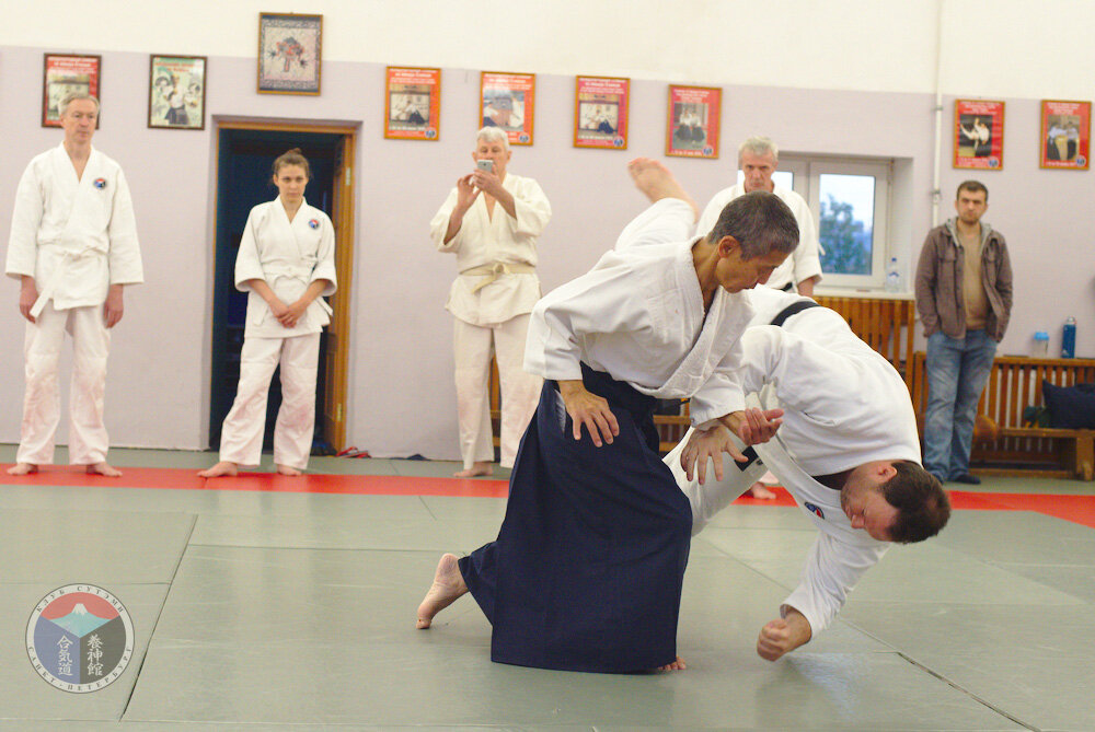 Когда восприимчивость, дыхание, и ритм объединяются вместе и становятся одним целым - то тогда и рождается Кокю-рёку или сила дыхания. Техника в исполнении сэнсэя Сонода Такехико (8-й дан Ёсинкан Айкидо)