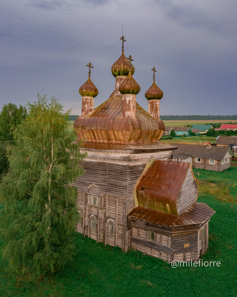 Деревянные церкви Руси старые полуразрушенные