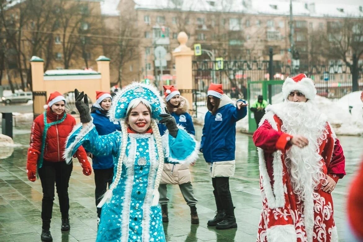 Дед Мороз и Снегурочка возглавили спортивный забег в Нижнем Новгороде |  Нижегородская правда | Дзен