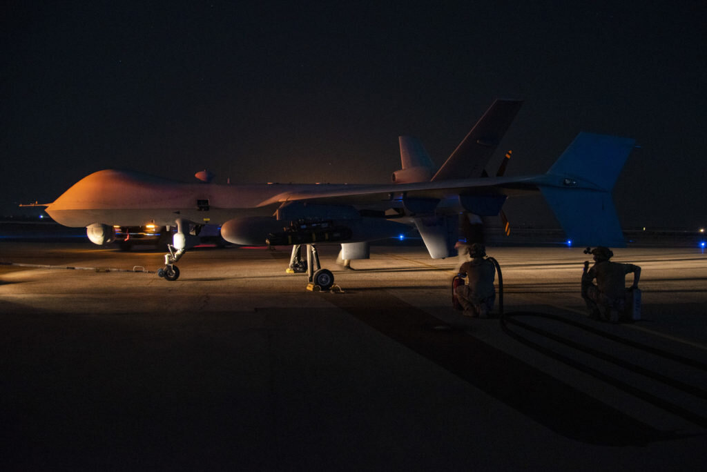 Заправка MQ-9 Reaper в полевых условиях.