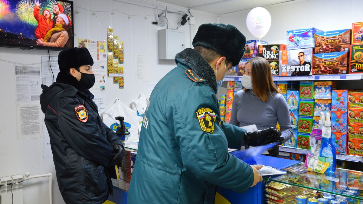    В Югре проверяют торгующие пиротехникой магазины