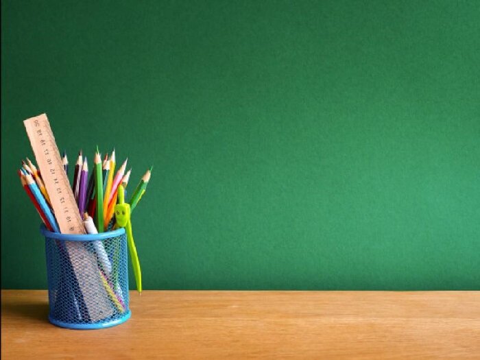 Фото Классная доска зеленого цвета.