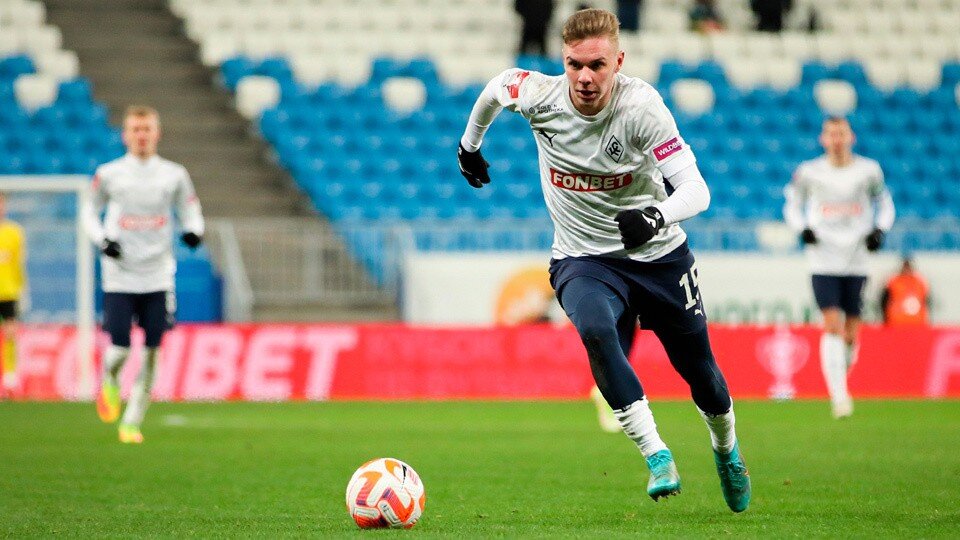     Глушенков продолжит карьеру в "Локомотиве", также как и Сергей Пиняев  c cайта ФК "Крылья Советов".