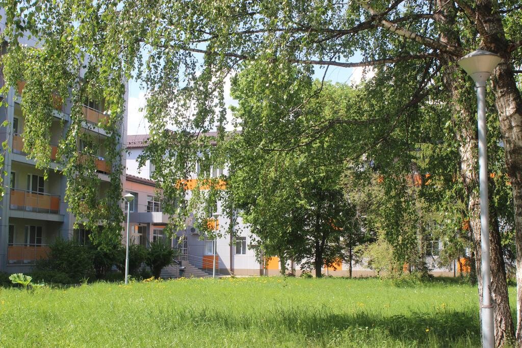 главный корпус санатория Боровичи летом