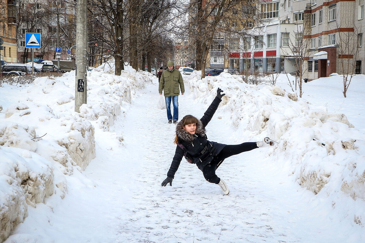 Гололед на тротуаре