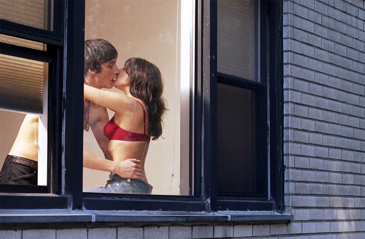 видео голая женщина в окне фото 94