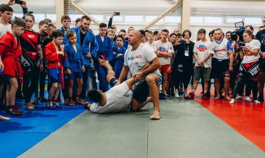    Мастер-класс Федора Емельяненко — это всегда интересно, но и немного опасно. Фото: Союз ММА России