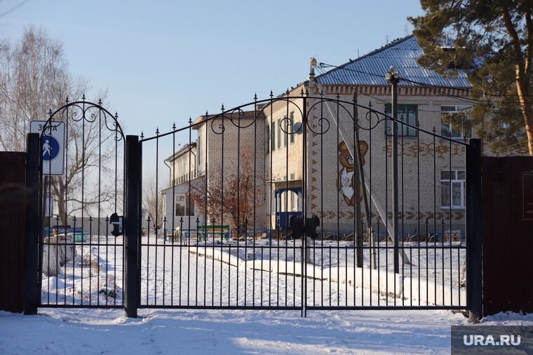    Власти не назвали новой даты закрытия детдома в Кипели