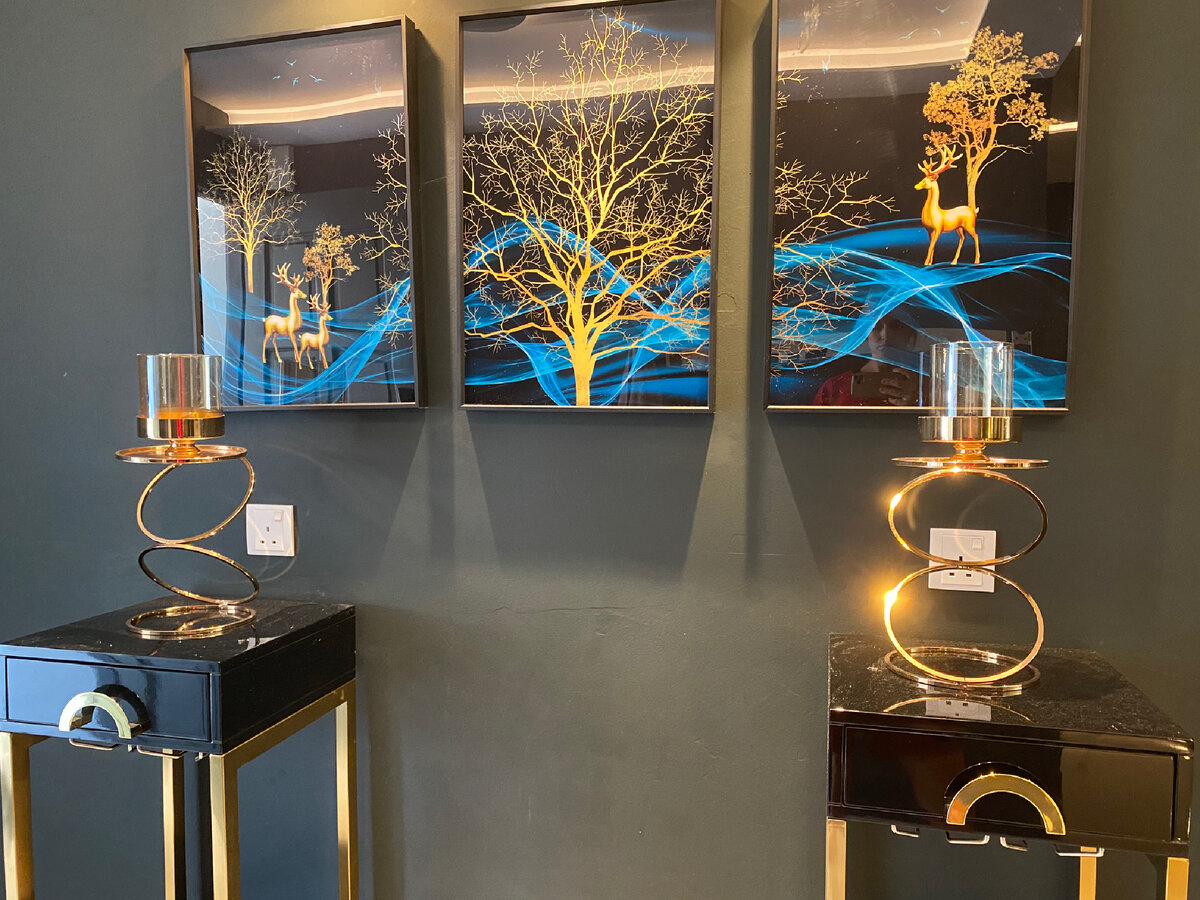 Нас встречает интересный интерьер