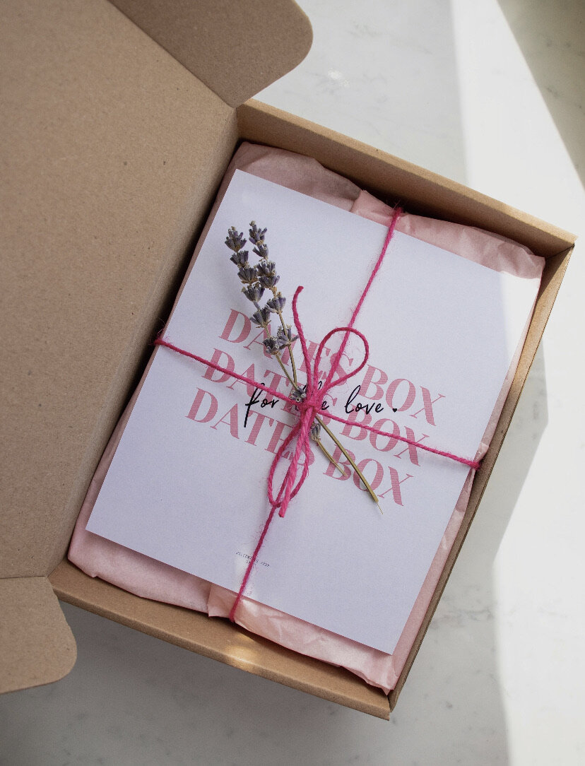 https://www.ozon.ru/product/igra-dlya-par-dates-box-52-svidaniya-dlya-par-podarok-dlya-par-romanticheskaya-igra-na-sblizhenie-578900763/?from=share_ios&sh=5behOp4_UQ&utm_campaign=productpage_link&utm_medium=share_button&utm_source=smm&from=share_ios