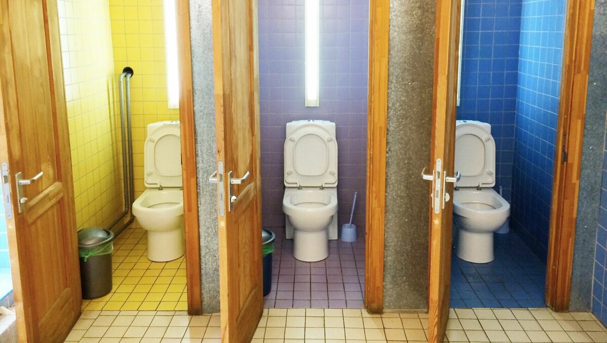     Очередной пакет европейских санкций способен лишить жителей Ростовской области европейской сантехники, фейерверков, шин и даже стержней ручек, об этом сообщил портал Euobserver.