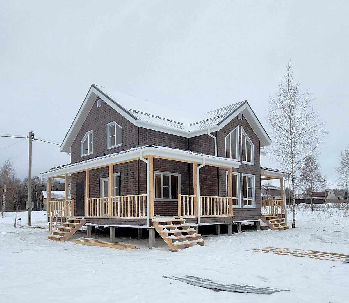 Каркансый дом 10,5х9, наружная отделка - панели Хауберг. Год постройки 2022, Тульская область, Заокский р-н, деревня Дубрава. Застройщик: ООО "Мастер". 