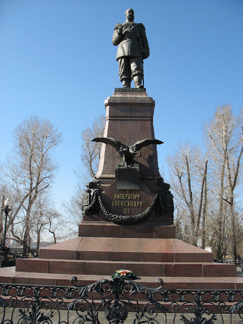 Памятник Александру 3.