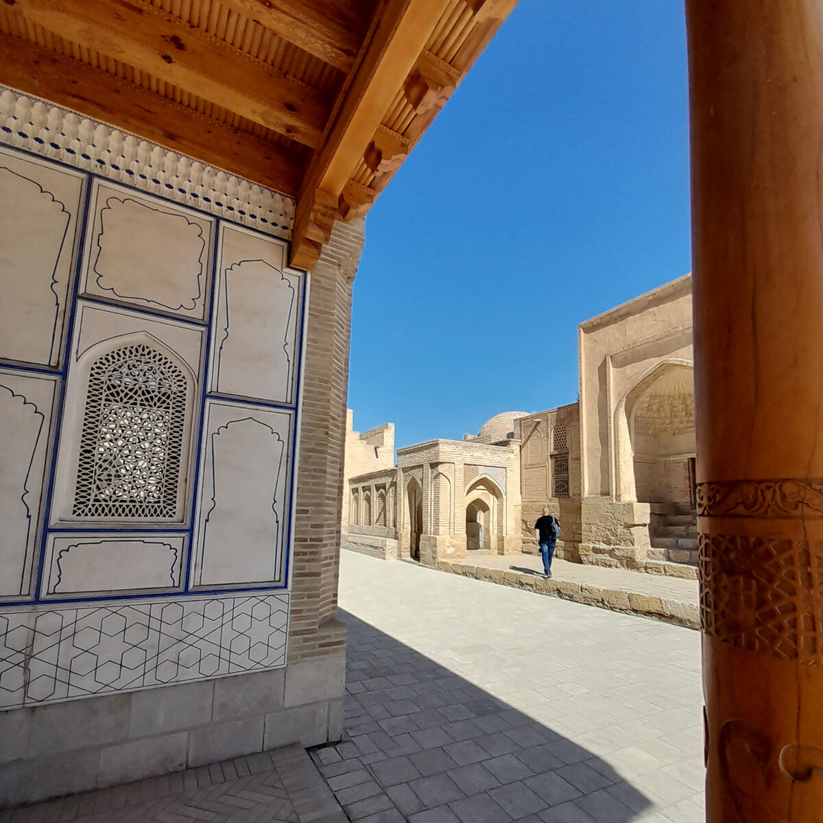 Листайте карусель.