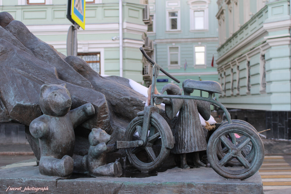 Церетели памятник детям Беслана. Памятник жертвам Беслана в Москве. Памятник Зураба Церетели Беслан. Памятник жертвам Беслана в Москве на Солянке.