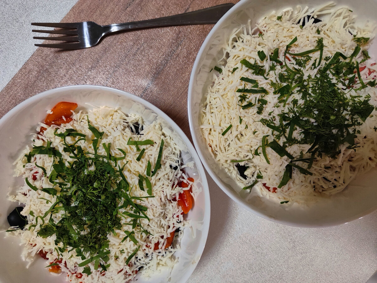 Классический овощной салат Сербской и Болгарской кухонь.