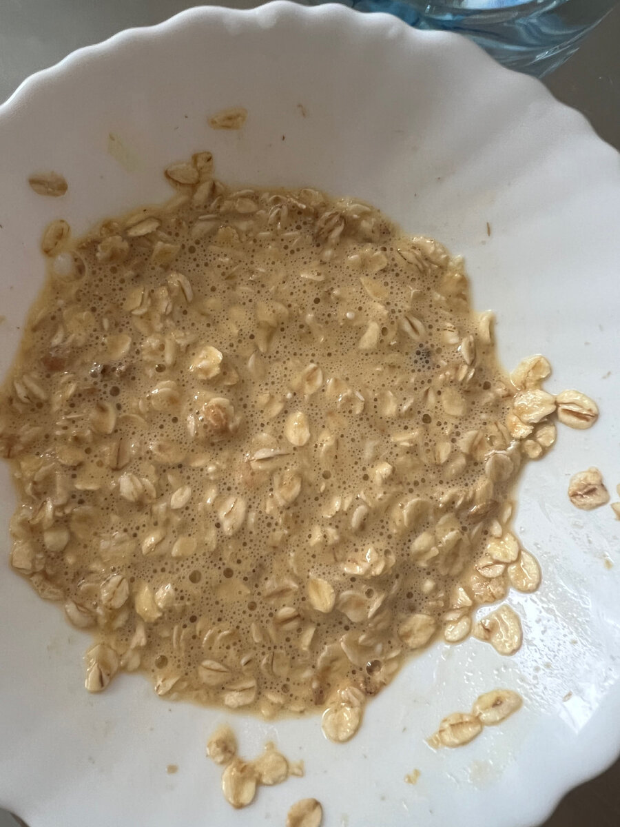 2. Когда наше тесто настоялось, хлопья размокли, а значит, что блинчик будет нежным и мягким 