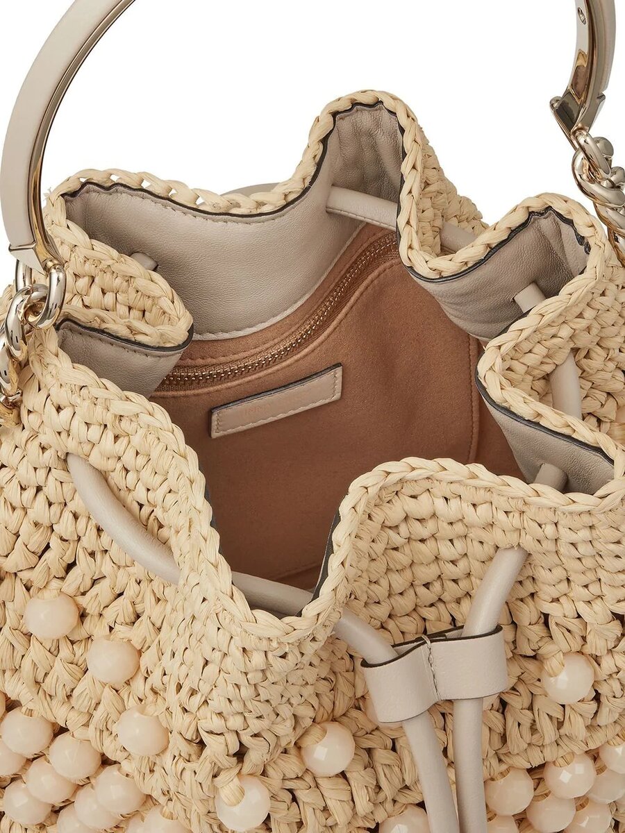Источник фото: https://www.farfetch.com/uk/shopping/women/jimmy-choo-bon-bon-bead-embellished-bucket-bag-item-18342407.aspx?storeid=11276