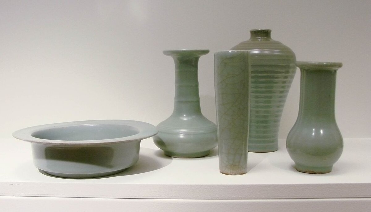 Изображение взято с сайта: https://ru.zahn-info-portal.de/wiki/Chinese_ceramics#Han_dynasty,_206_BC_–_220_AD