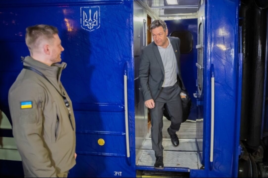    Вице-канцлер Германии Хабек прибыл в Киев с необъявленным визитом