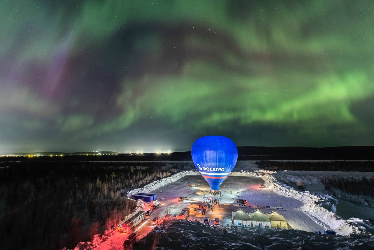 Слева – северное сияние, справа – северное сияние. Фото: Штаб Фёдора Конюхова